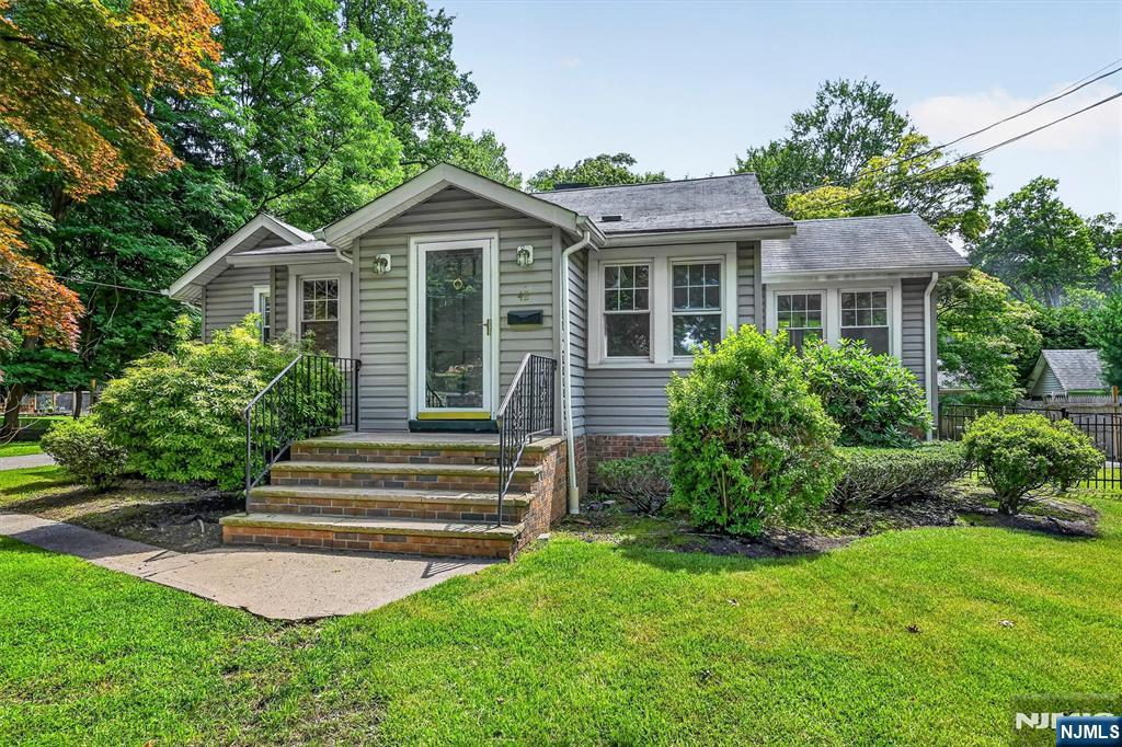 42 Debaun Avenue