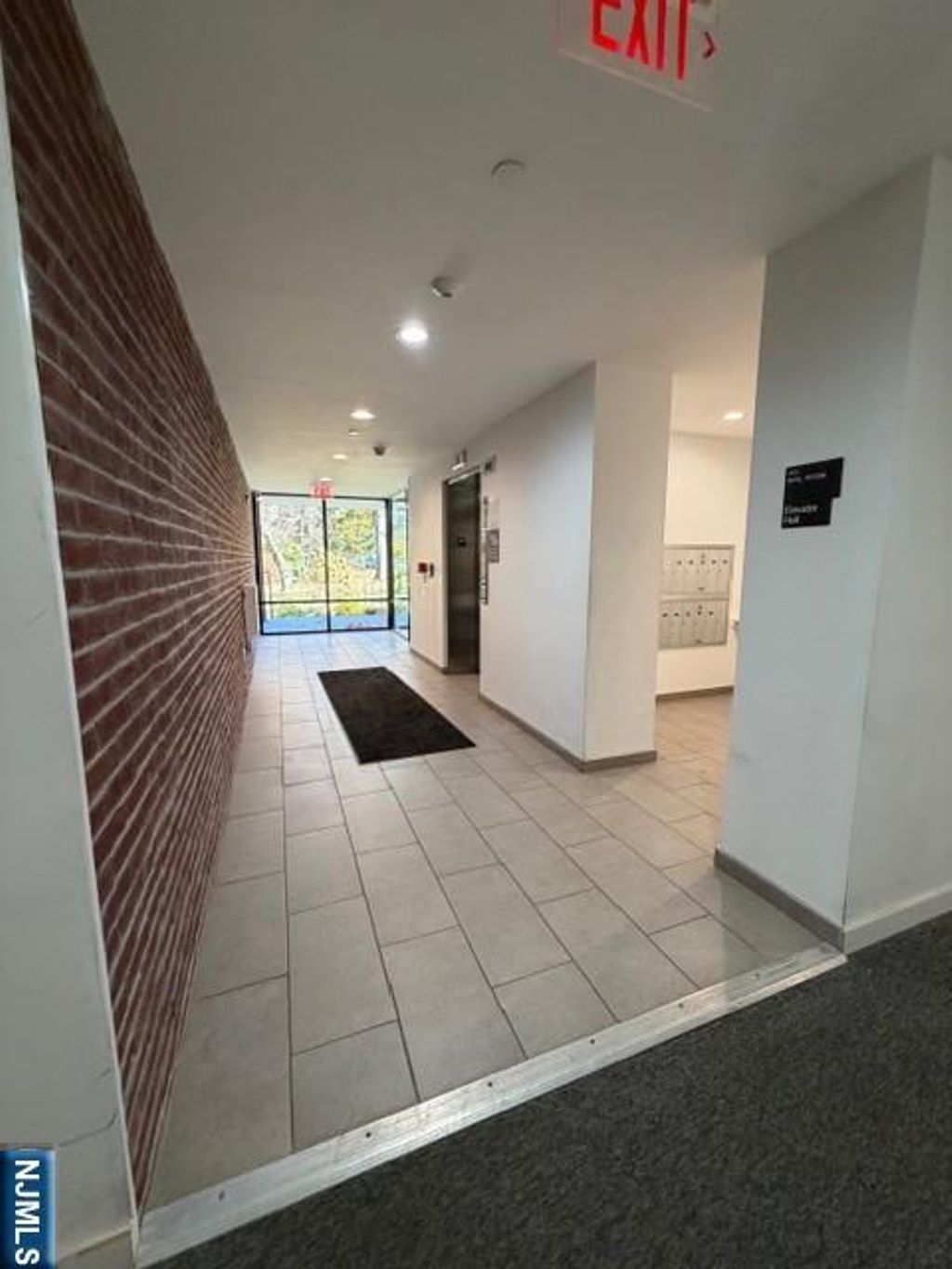 Photo of 3011 Edwin Avenue #3B, Fort Lee, NJ 07024 (MLS # 25044038)