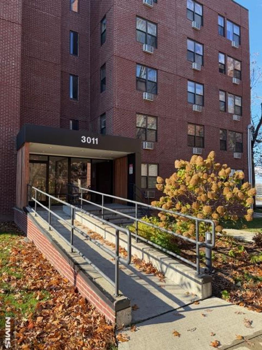 Photo of 3011 Edwin Avenue #3B, Fort Lee, NJ 07024 (MLS # 25044038)