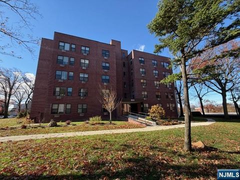 Photo of 3011 Edwin Avenue #3B, Fort Lee, NJ 07024 (MLS # 25044038)