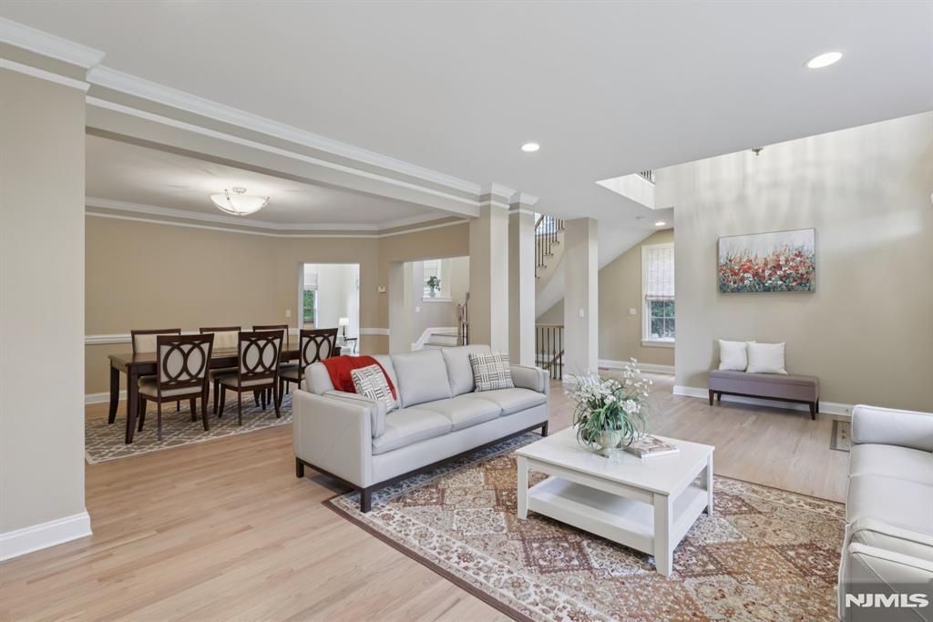 Photo of 4 Point View, Oakland, NJ 07436 (MLS # 25032260)