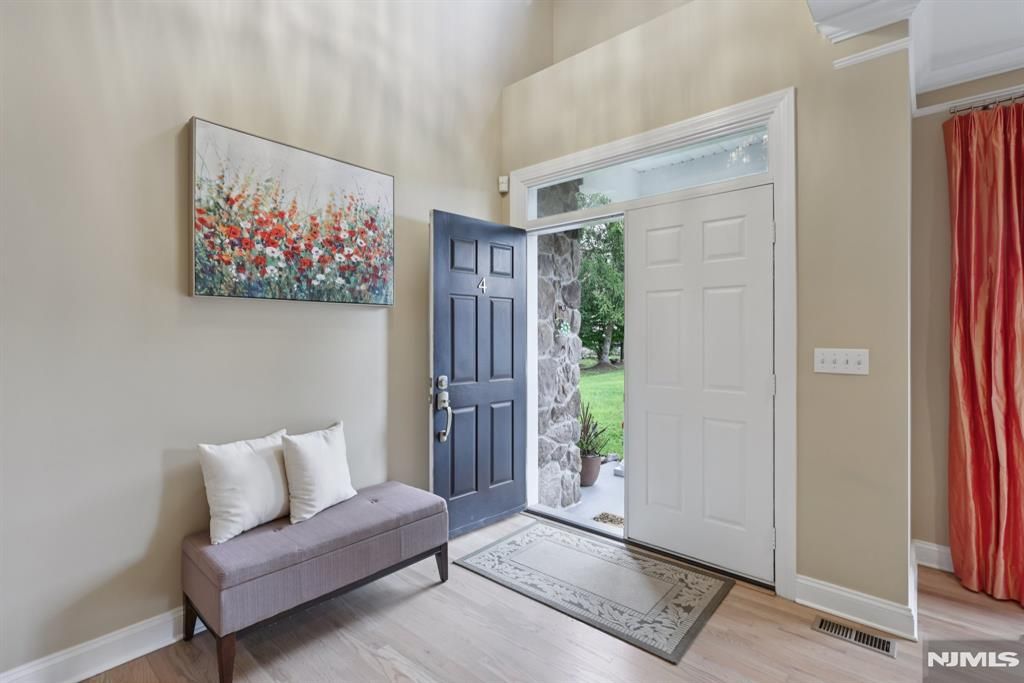 Photo of 4 Point View, Oakland, NJ 07436 (MLS # 25032260)