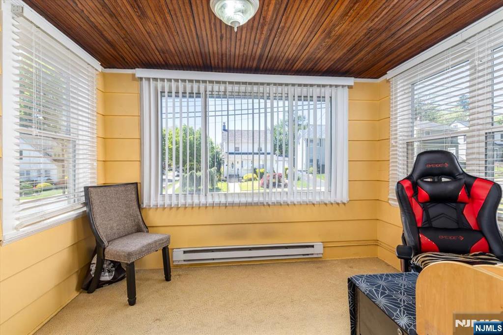 87 W Forest Avenue