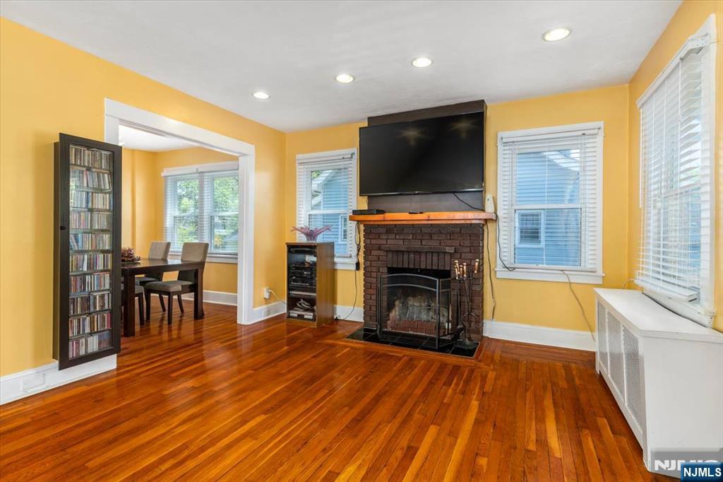 87 W Forest Avenue