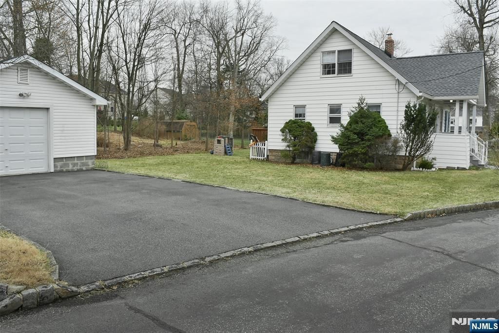 Photo of 14 Intervale Road, Livingston, NJ 07039 (MLS # 26009020)