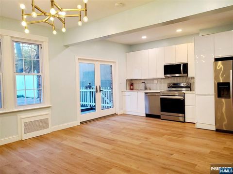 69 70th 2 Guttenberg NJ 07093
