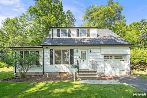 Photo of 85 Park Avenue, Cresskill, NJ 07626 (MLS # 26025479)