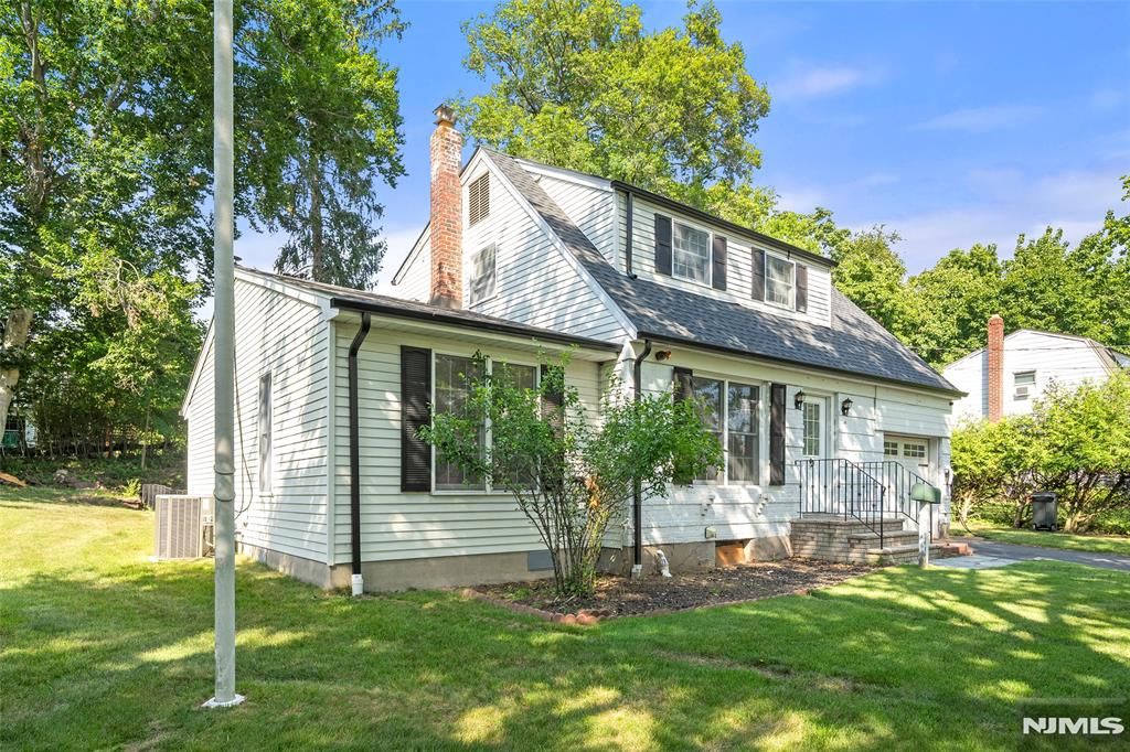 Photo of 85 Park Avenue, Cresskill, NJ 07626 (MLS # 26025479)
