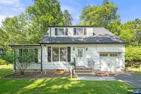 Photo of 85 Park Avenue, Cresskill, NJ 07626 (MLS # 26025479)
