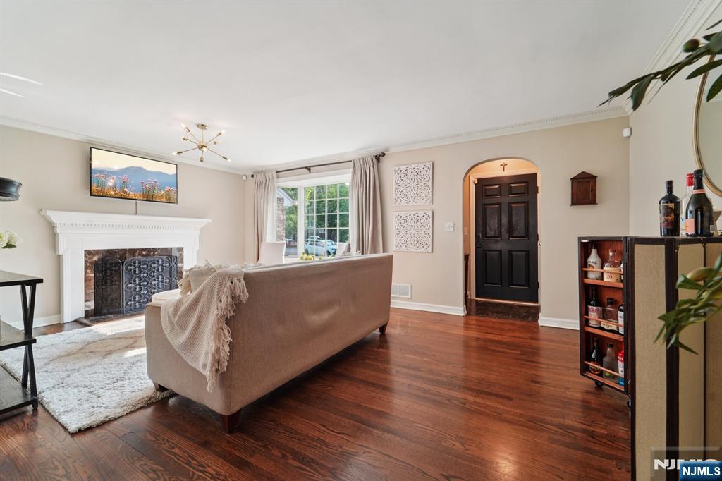 111 Thornbury Avenue