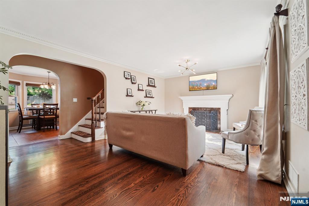 111 Thornbury Avenue
