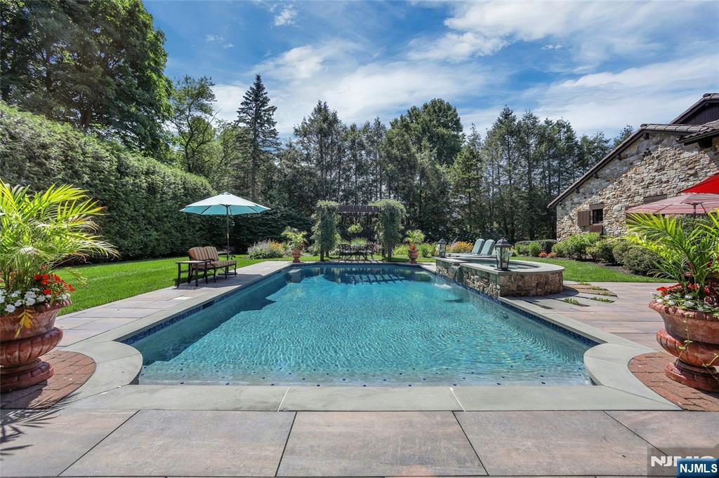 Homes for Sale in Northern NJ | ThisIsRiverEdge.com 900 Laurie Lane