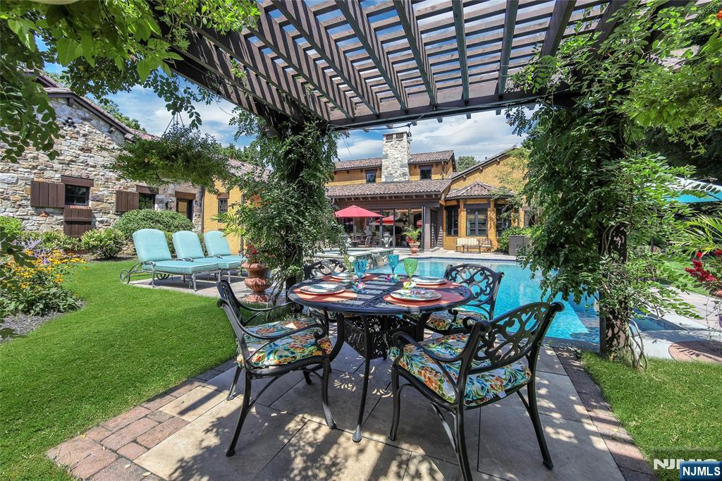 Homes for Sale in Northern NJ | ThisIsRiverEdge.com 900 Laurie Lane