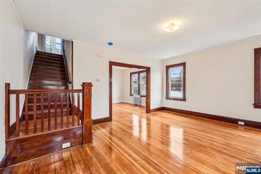 Rental Property at 272 Clay St 2, Hackensack, New Jersey - Bedrooms: 3 
Bathrooms: 1 
Rooms: 5  - $3,700 MO.