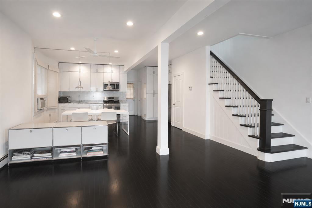 528 Undercliff Avenue