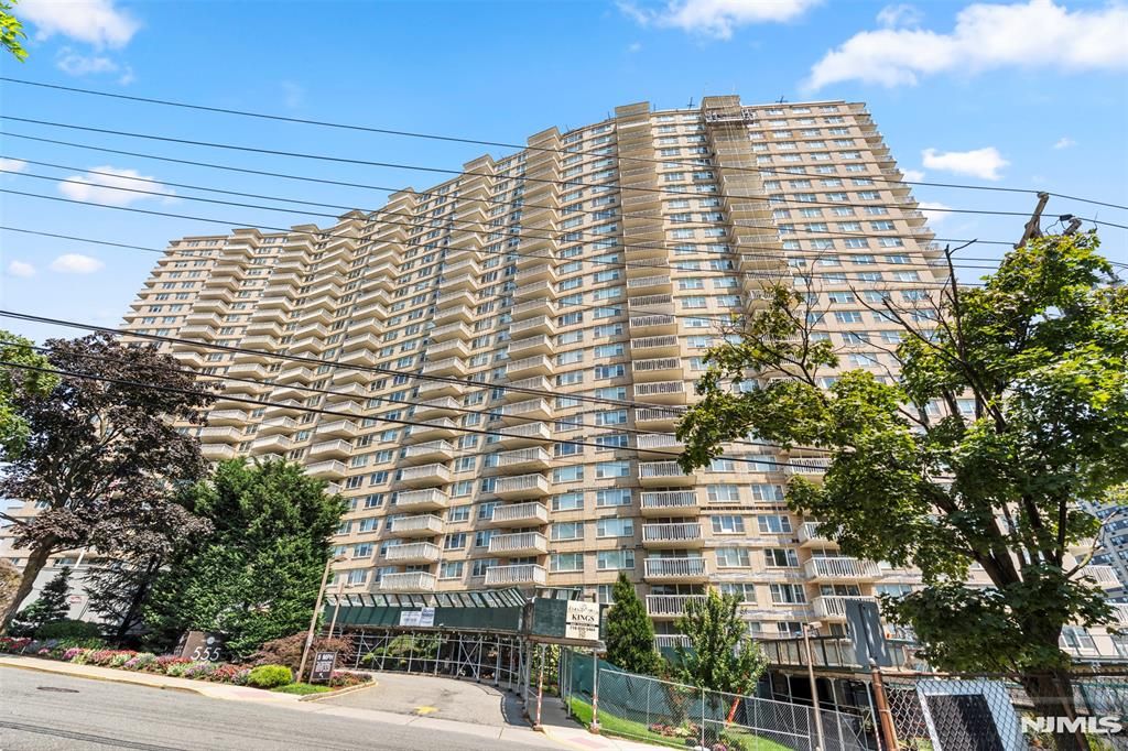 Photo of 555 North Avenue #6K, Fort Lee, NJ 07024 (MLS # 25027457)