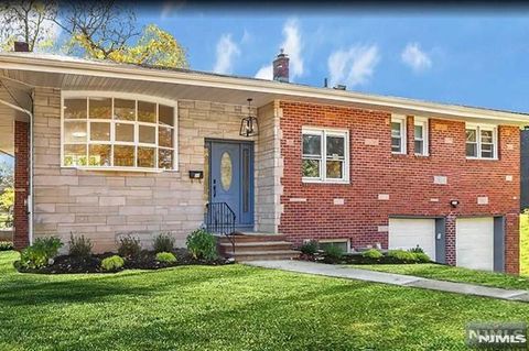 Photo of 22 Greentree Ter, Tenafly, NJ 07670 (MLS # 26008386)