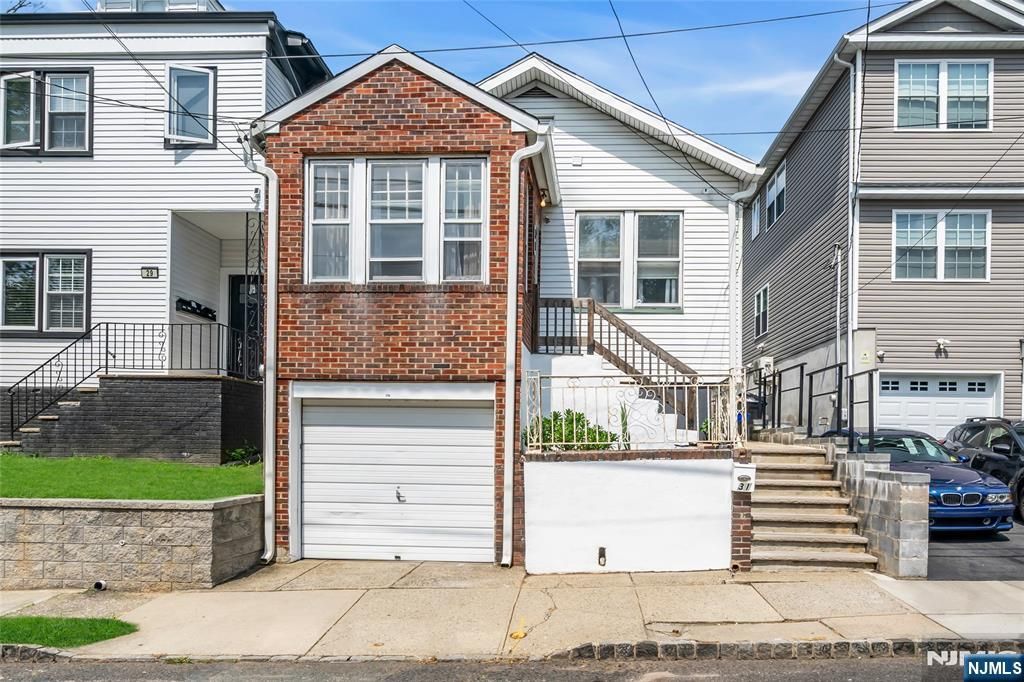 Photo of 31 Mount Prospect Avenue, Belleville, NJ 07109 (MLS # 25024509)