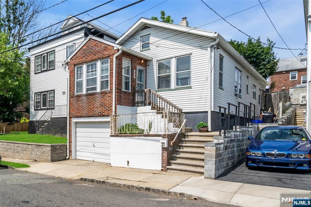 Photo of 31 Mount Prospect Avenue, Belleville, NJ 07109 (MLS # 25024509)