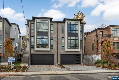 2451 E Camner Street 2451 Fort Lee NJ 07024