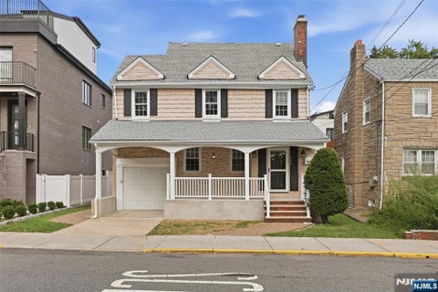 Photo of 473 Oakdene Avenue, Cliffside Park, NJ 07010 (MLS # 26036459)