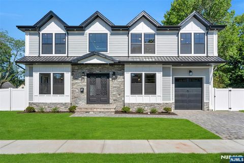 Photo of 66 Westview Drive, Bergenfield, NJ 07621 (MLS # 26018420)