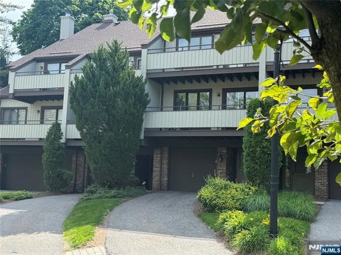 Photo of 82 Meadowview, Leonia, NJ 07605 (MLS # 26020425)