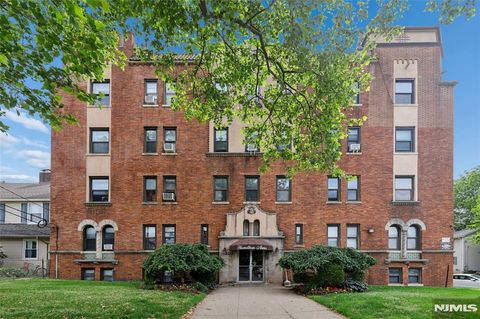 Photo of 3032 Hamilton Place #C2, Hackensack, NJ 07601 (MLS # 26019813)