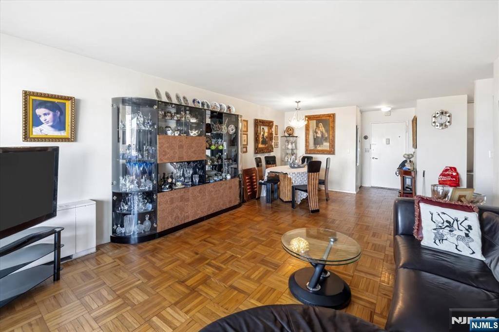 2000 Linwood Avenue 6C