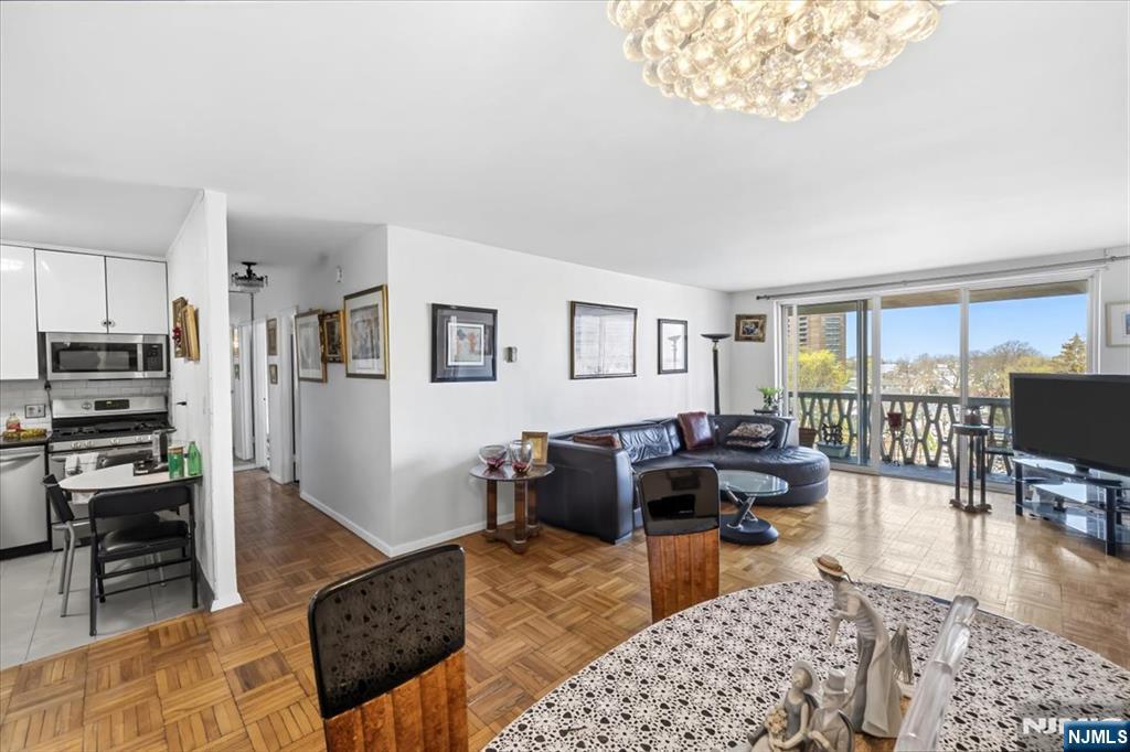 2000 Linwood Avenue 6C