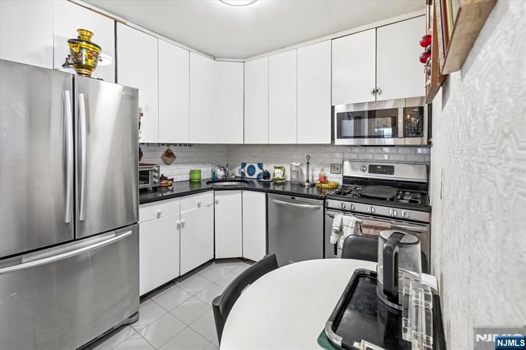 2000 Linwood Avenue 6C