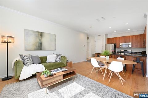 MLS: 25008845