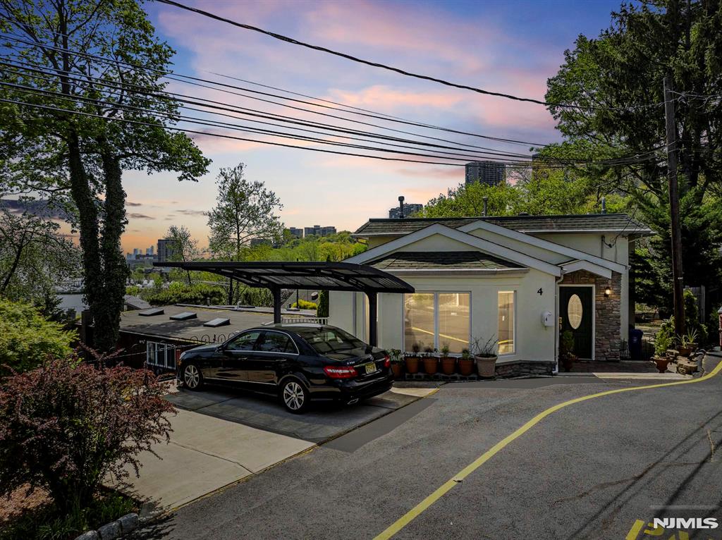 4 Colony Road