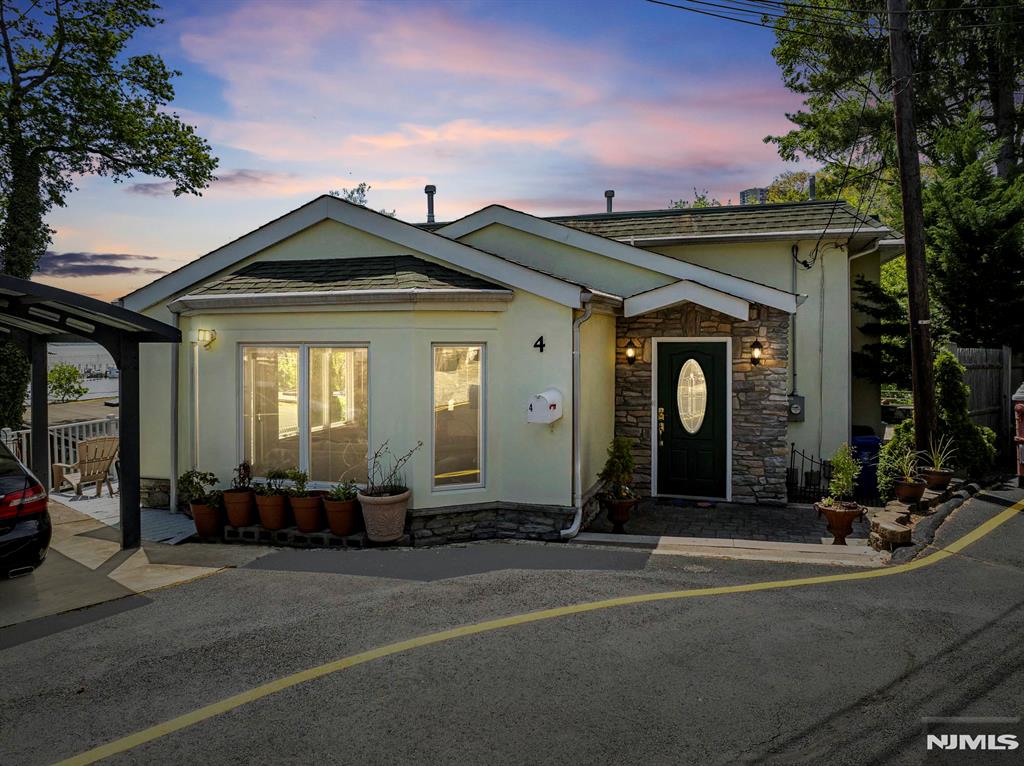 4 Colony Road