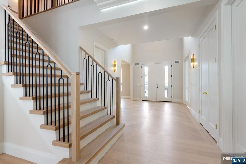 Photo of 333 Harrison Street, Paramus, NJ 07652 (MLS # 26000944)