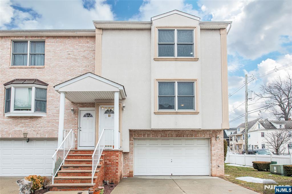 89 Plauderville Avenue 10