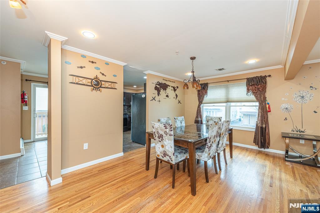 89 Plauderville Avenue 10