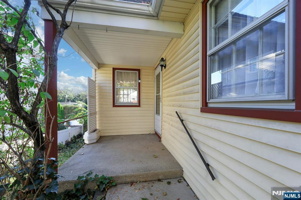 319 Walthery Avenue