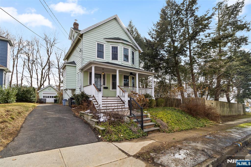 Rental Property at 125 Large, Hillsdale, New Jersey - Bedrooms: 3 
Bathrooms: 2 
Rooms: 10  - $4,200 MO.