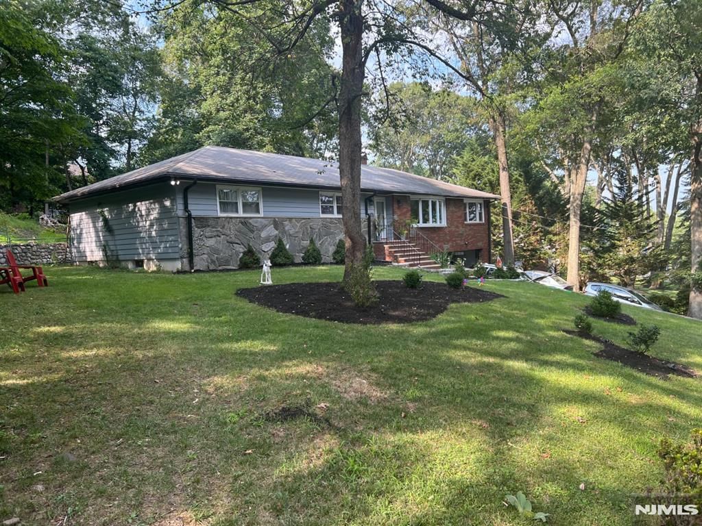 Photo of 11 Surrey Pl, Hawthorne, NJ 07506 (MLS # 25038574)