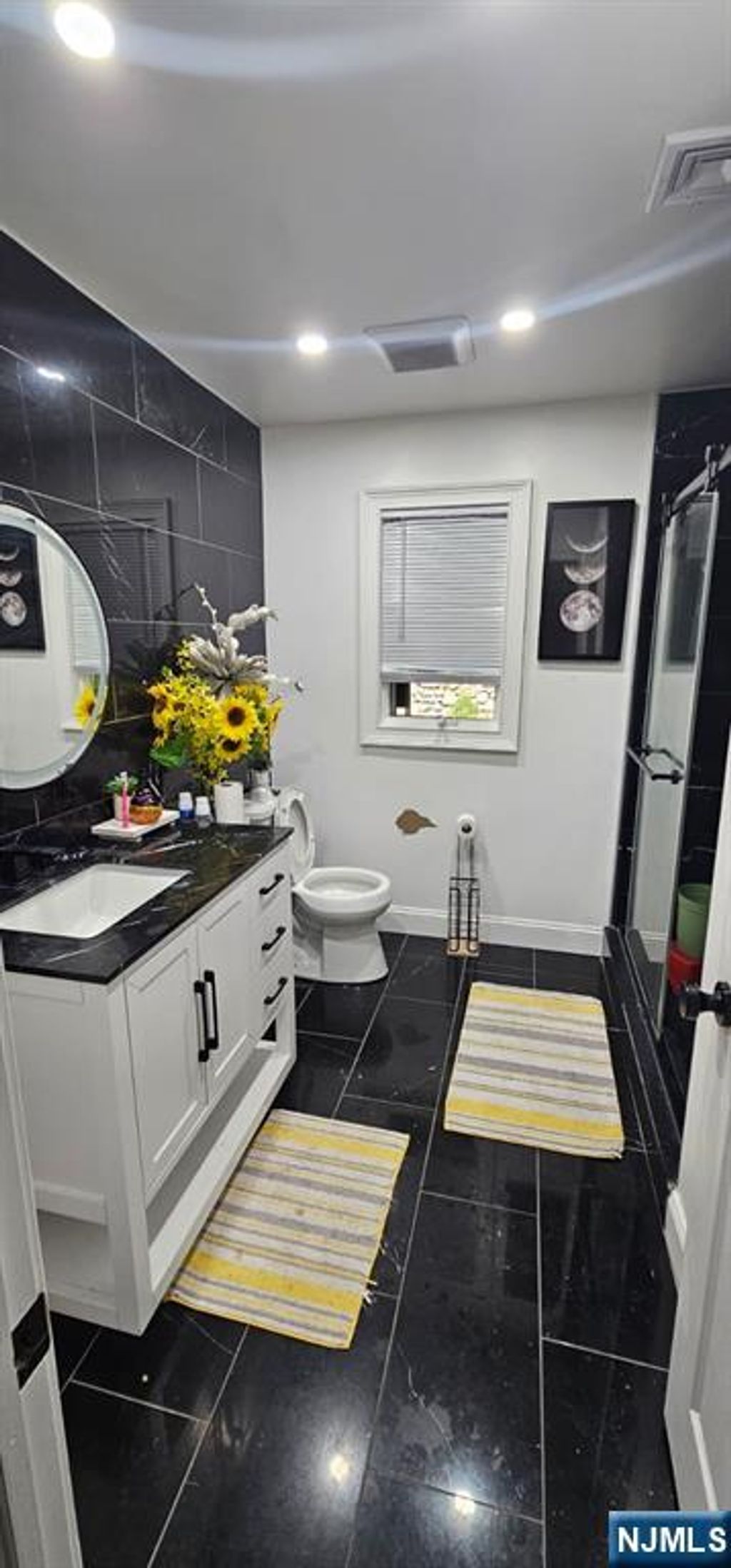 Photo of 11 Surrey Pl, Hawthorne, NJ 07506 (MLS # 25038574)