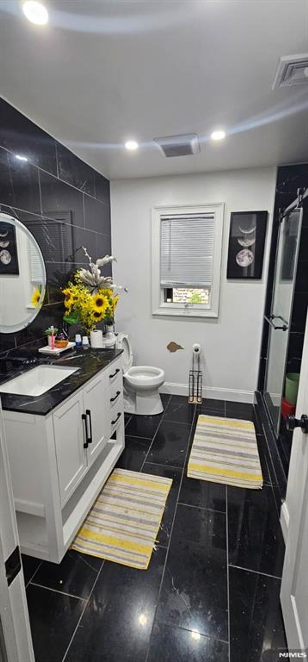 Photo of 11 Surrey Pl, Hawthorne, NJ 07506 (MLS # 25038574)