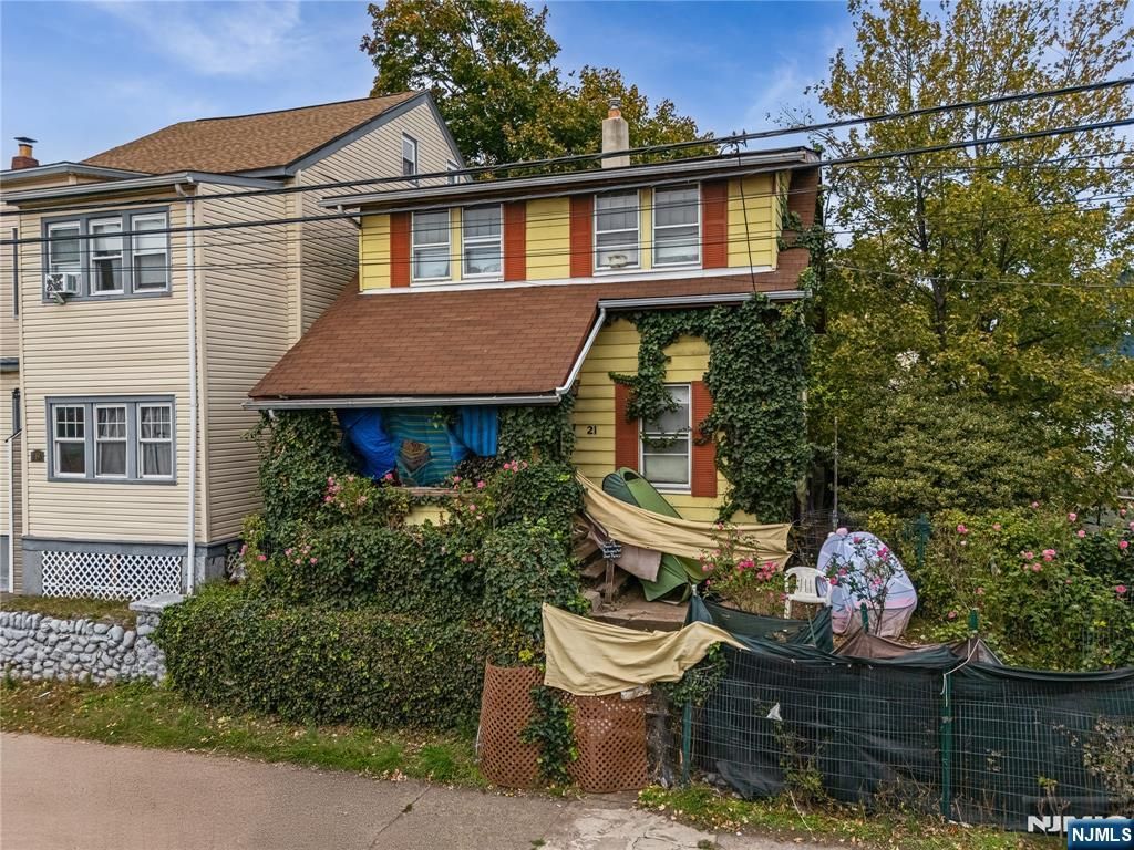 Photo of 21 9th Street, Paterson, NJ 07522 (MLS # 25038952)