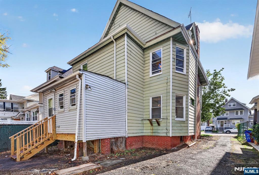 389 N Maple Avenue