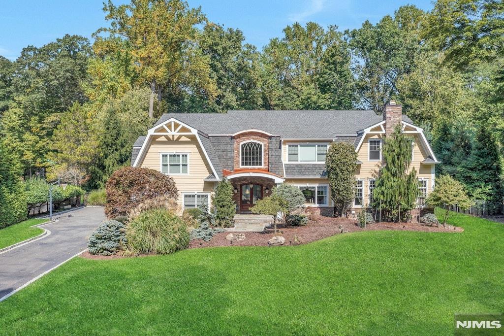 Property for Sale at 13 Split Rock Road, Upper Saddle River, New Jersey - Bedrooms: 5 
Bathrooms: 5.5 
Rooms: 10  - $2,375,000