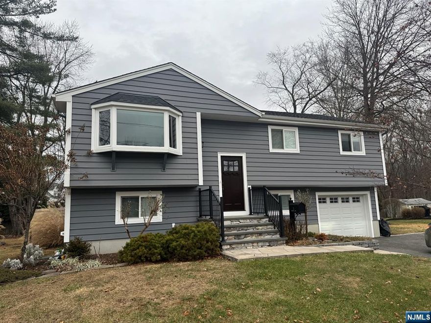 Very neat and cozy bi-level with 4 bedrooms and 2 full bathrooms. Newly painted and updated recently. Sizable and well maintained backyard for family entertaining. Radiant floors through out for ground level. Very quiet and preferable location in town of Closter. There are office room and guest bedroom located in the ground floor. Southern Exposure captures great amount of natural sunlight throughout the house. Available immediately and landlord prefers multiple year.