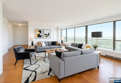Photo of 2077 Center Avenue #22H, Fort Lee, NJ 07024 (MLS # 26036070)