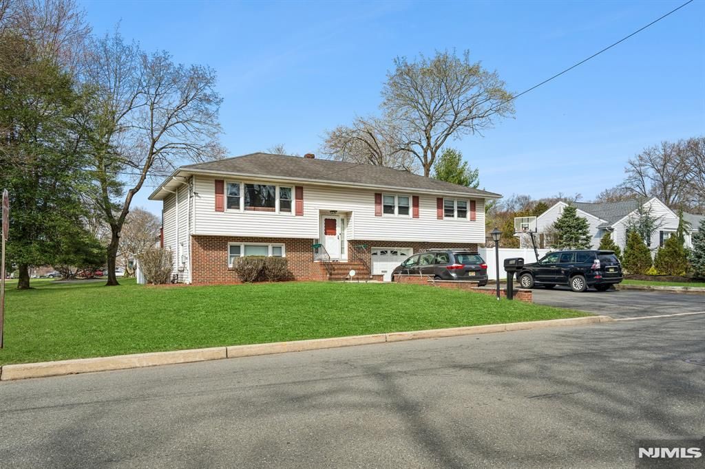 Photo of 201 Rockland Avenue, River Vale, NJ 07675 (MLS # 26006210)