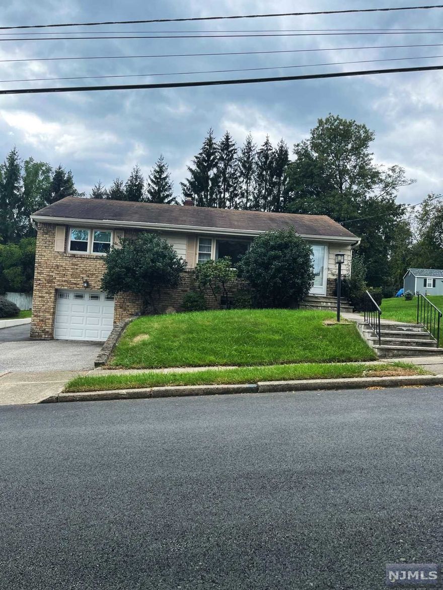 GREAT OPPORTUNITY! This foreclosure investment property is a great opportunity to fix and flip for potential profit. A ranch style house set on an amazing lot with large backyard located in Totowa NJ.
