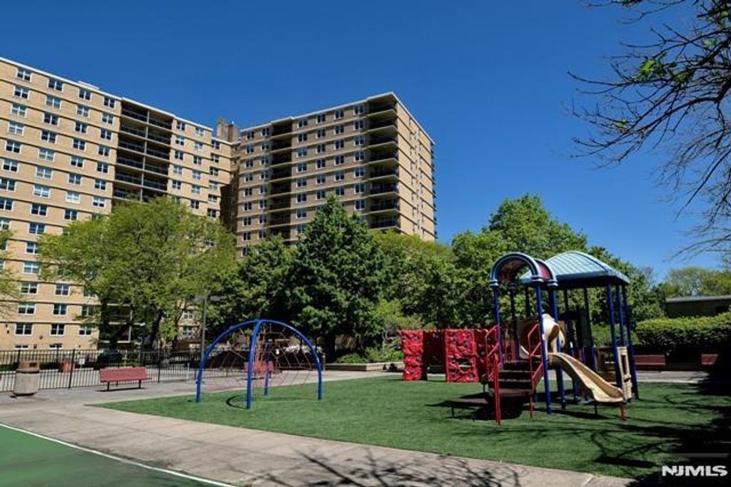 Photo of 2200 Central Road #15N, Fort Lee, NJ 07024 (MLS # 26008523)